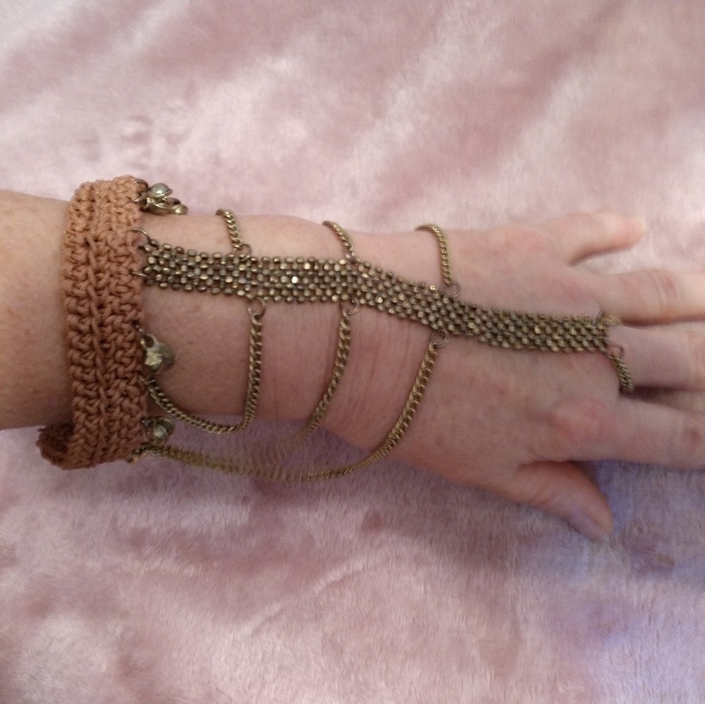 FP Hand Chain Bracelet. - Picture 3 of 4